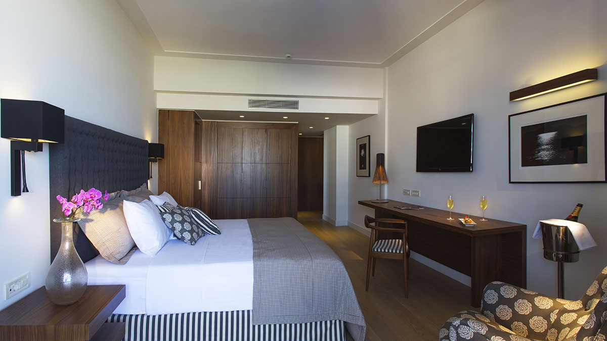 Mythica - Junior Suite Harbour View